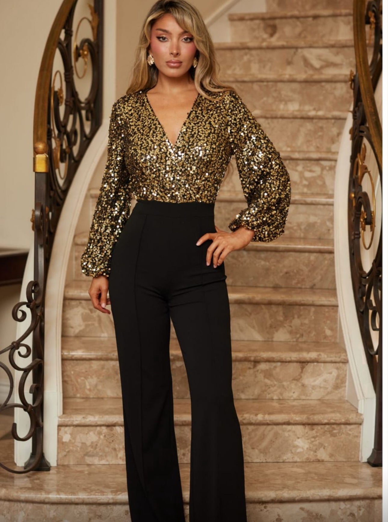 14618 Jumpsuit negro y dorado