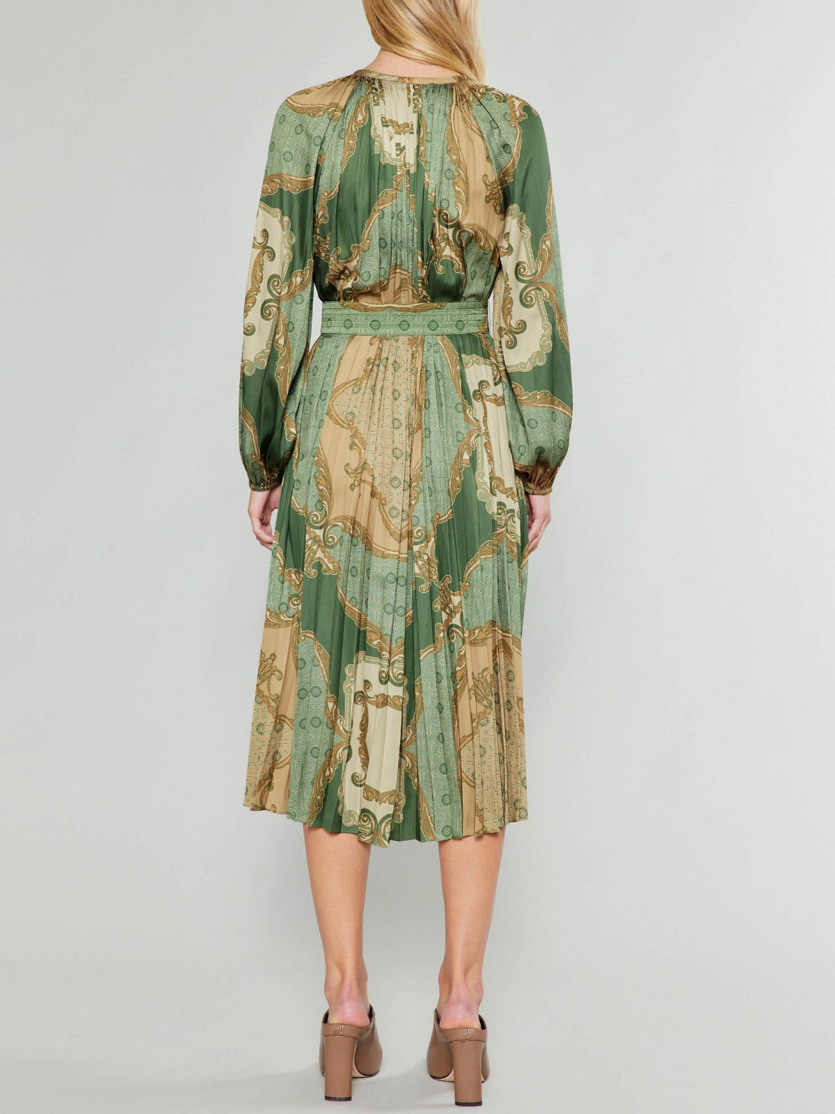 2390134 Vestido Verde