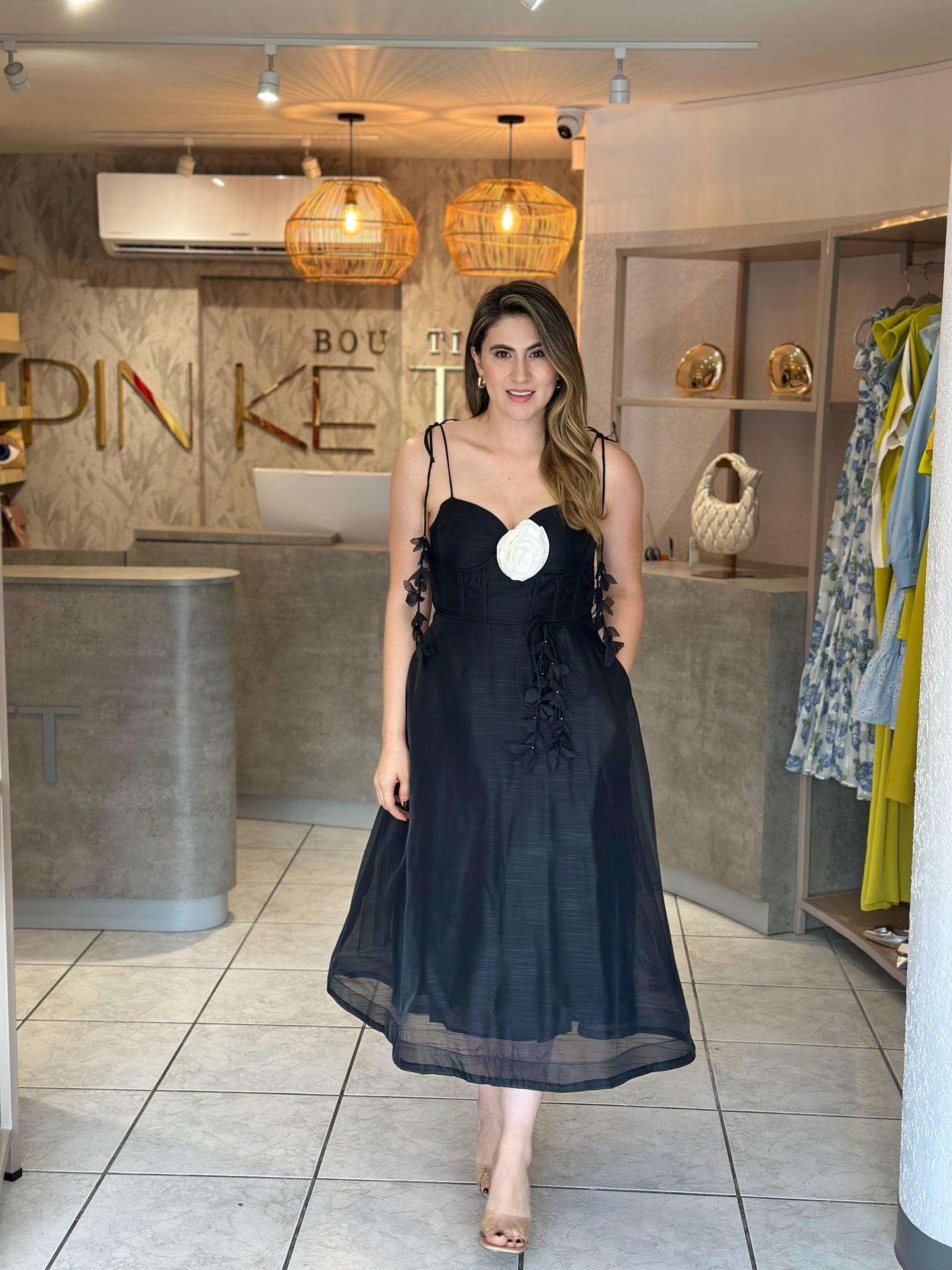 53323 vestido negro