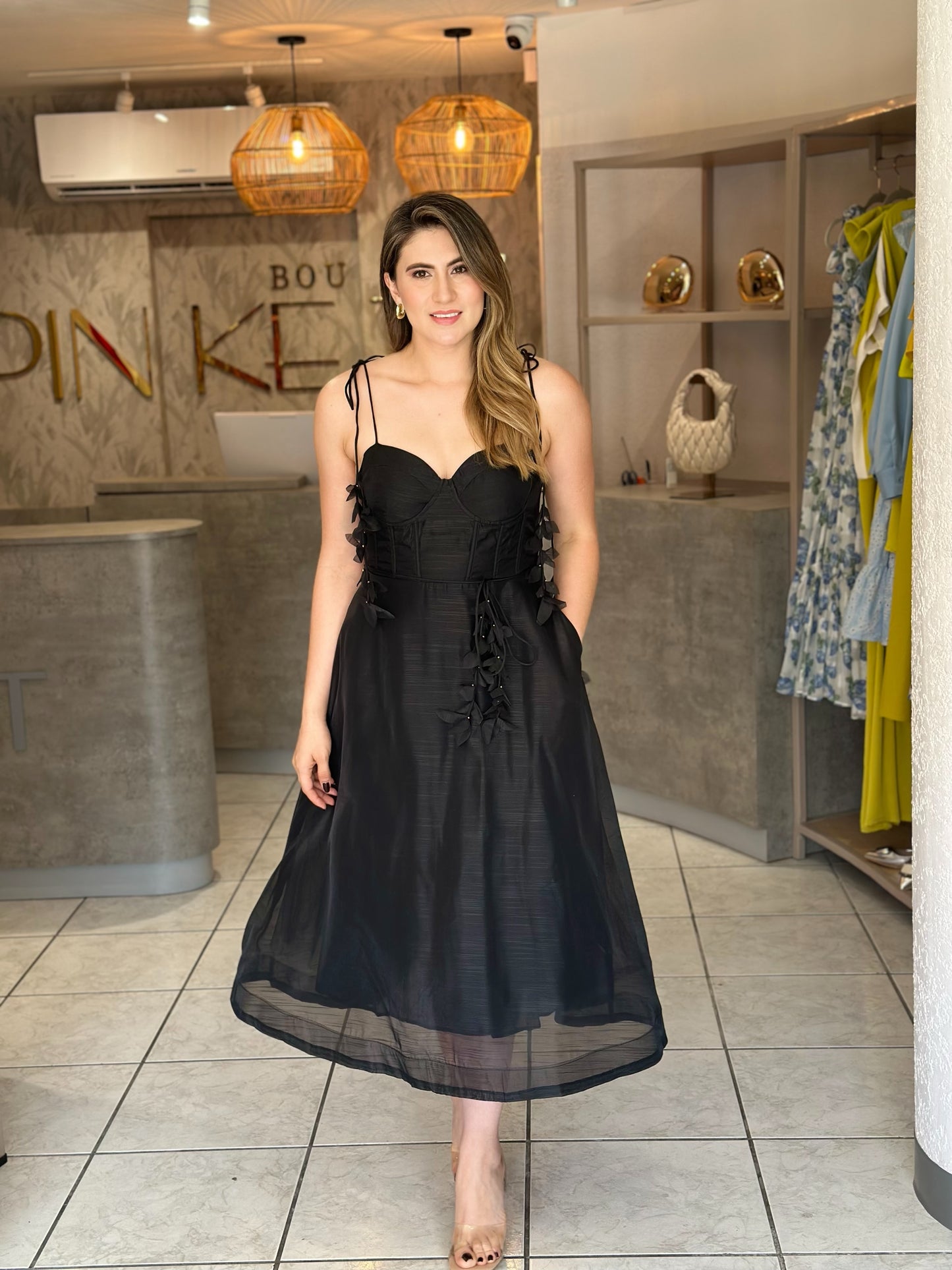 53323 vestido negro